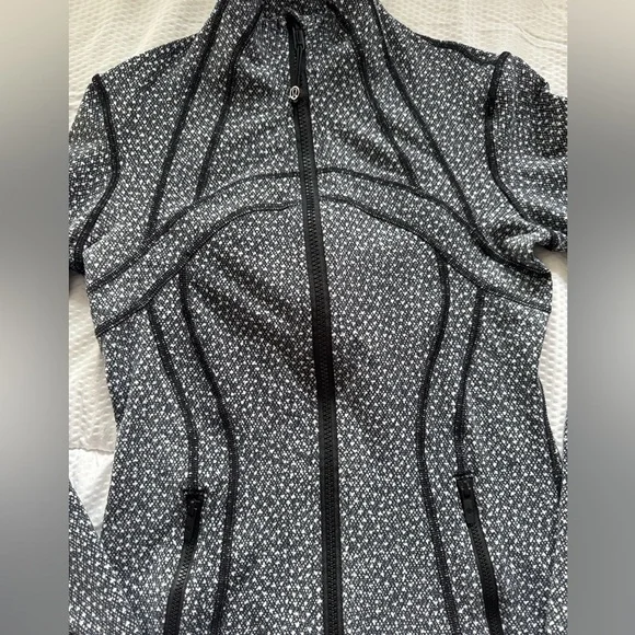 Lululemon Define Jacket - Picture 2 of 8